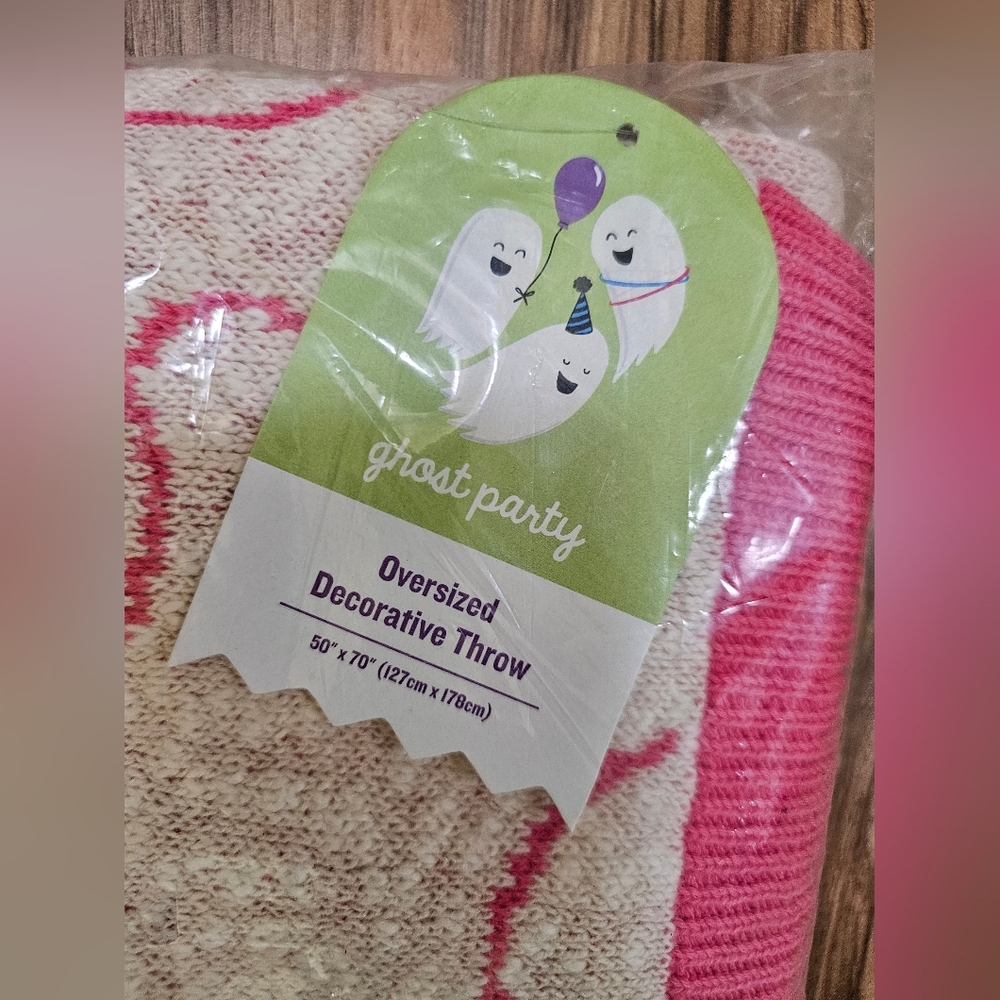 New Natural GHOST PARTY Knit Blanket - Picture 6 of 8